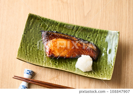 Yellowtail teriyaki 108847907