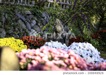 Flowers and stone statues Flowers and stone statues 108848928