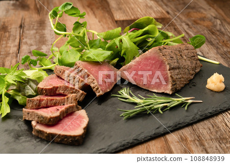 Roast beef arrangement 108848939