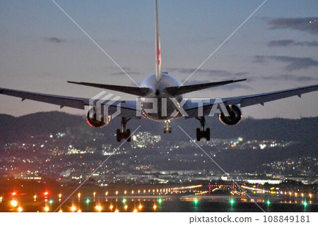Osaka Airport Senri River Embankment Powerful Nighttime Landing Scenery Osaka Airport Senri River Embankment Powerful Nighttime Landing Scenery 108849181