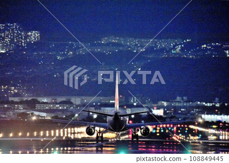 Osaka Airport Senri River Embankment Powerful Nighttime Landing Scenery Osaka Airport Senri River Embankment Powerful Nighttime Landing Scenery 108849445