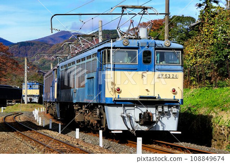 Sound the whistle!! Conveying the majesty of the past to the present day...Sherpa of the mountain pass, EF63 electric locomotive [duplex operation] 108849674