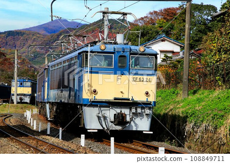 Sound the whistle!! Conveying the majesty of the past to the present day...Sherpa of the mountain pass, EF63 electric locomotive [duplex operation] 108849711