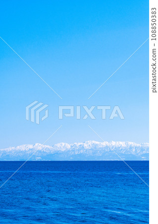 Tateyama mountain range across Toyama Bay (from Nadaura coast) 108850383