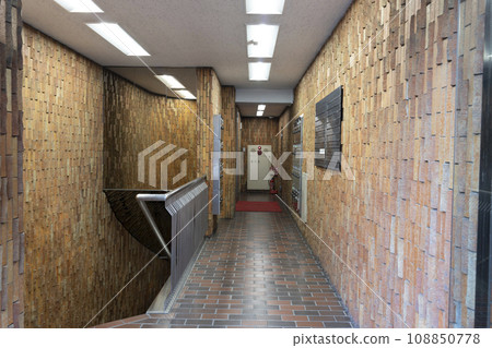 Entrance of multi-tenant building 108850778