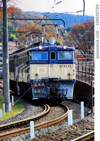 Sound the whistle!! Conveying the majesty of the past to the present day...Sherpa of the mountain pass, EF63 electric locomotive [duplex operation] 108850789
