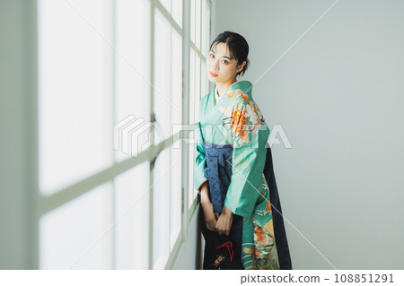 穿著長袖和袴的女人 108851291