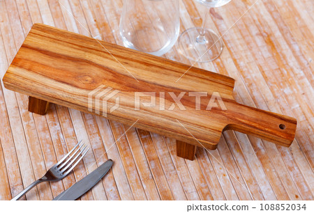 Wooden saucepan with long handle Wooden saucepan with long handle 108852034