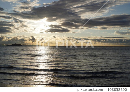 茅崎海灘在黎明 108852890