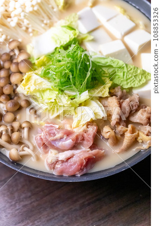 Chicken hot water (paitan) pot 108853326