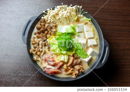 Chicken hot water (paitan) pot Chicken hot water (paitan) pot 108853334