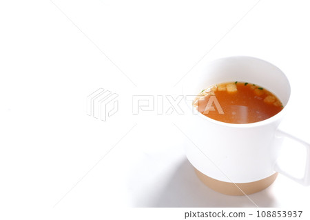 Hot onion consommé soup Hot onion consommé soup 108853937