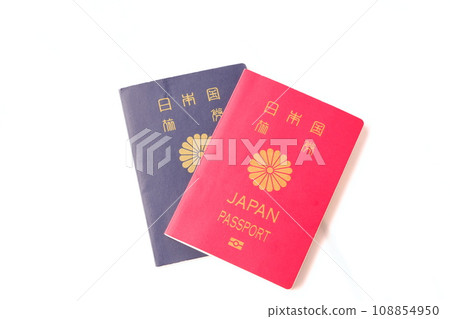日本護照(紅色為普通護照10年,深藍色為普通護照5年) 日本護照(紅色為普通護照10年,深藍色為普通護照5年) 108854950