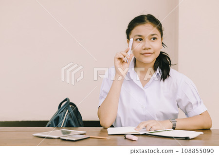 smart student thinking expression for using intelligent vision creative idea learning education teen 108855090