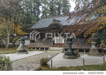 比叡山延歷寺 東塔淨土院 初雪與秋葉的協作 108855609