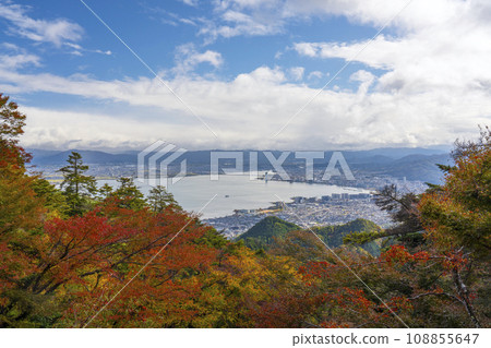 Beautiful autumn leaves and Lake Biwa view from Enryakuji Cable Station Beautiful autumn leaves and Lake Biwa view from Enryakuji Cable Station 108855647