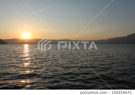 Sunset at Lake Towada 108856641
