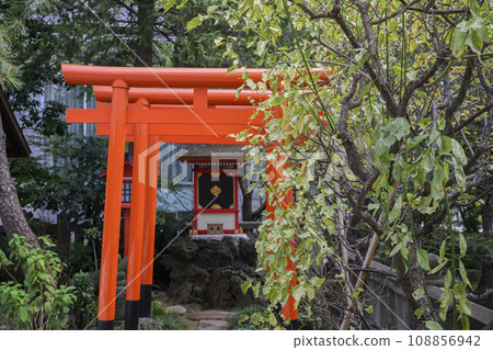 Manpuku Inari Shrine in the grounds of Roppongi Tenso Shrine, Minato-ku, Tokyo 108856942