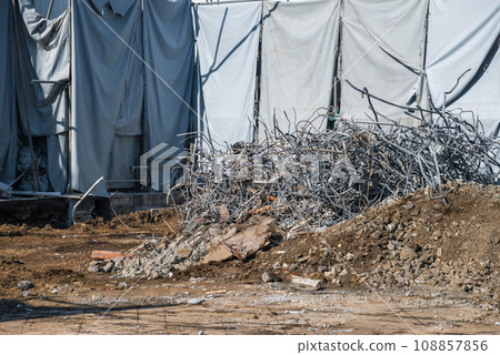 拆除工作期間清除的鋼筋廢料 108857856