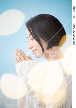 女性蓬鬆前景散景美女 108858020