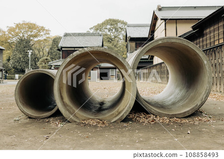Old type capsule hotel 108858493
