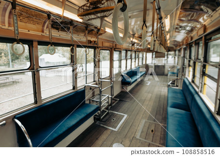 復古昭和時代的都電列車內部 108858516