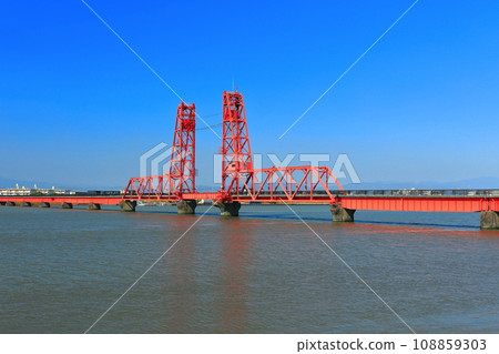 [佐賀縣]晴朗的築後川吊橋 108859303