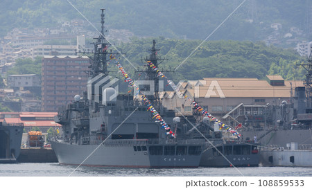 海上自衛隊仙台號驅逐艦和天龍號訓練支援艦 海上自衛隊仙台號驅逐艦和天龍號訓練支援艦 108859533