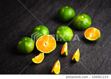 Oranges placed on a black marble slab. Oranges placed on a black marble slab. 108861224