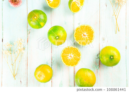 fresh citrus fruits on wooden table fresh citrus fruits on wooden table 108861441