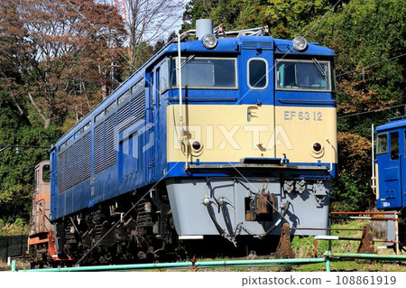 Sound the whistle!! Conveying the majesty of yesteryear to the present day...Sherpa of the mountain pass, EF63 electric locomotive [single engine] 108861919