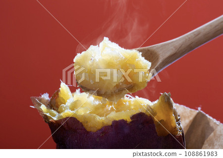 Roasted sweet potato Beni Haruka sweet potato 108861983