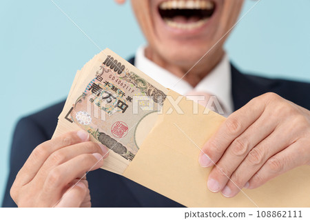 Businessman wad of cash senior man 108862111