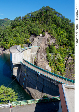 鬼怒川上游的川俁水壩,垂直剖面 鬼怒川上游的川俁水壩,垂直剖面 108862588