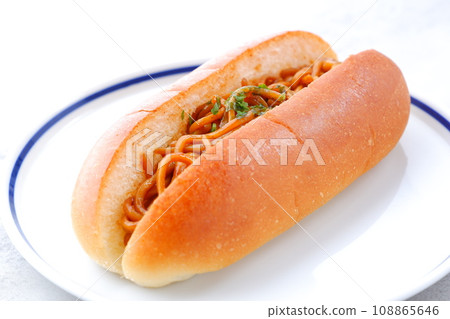 Yakisoba bread with nostalgic sauce 108865646