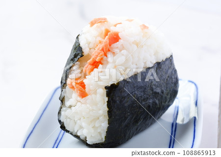 紅鮭魚飯糰 108865913