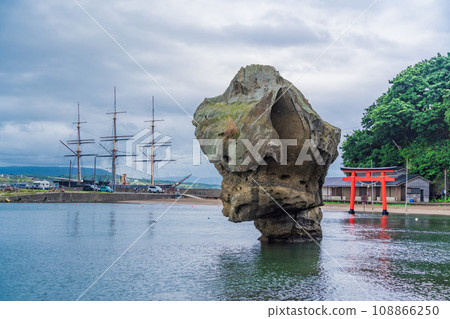 (北海道) 龜女島、江差町、瓶子岩、鳥居、海陽丸 108866250