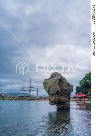 (北海道) 龜女島、江差町、瓶子岩、鳥居、海陽丸 108866251