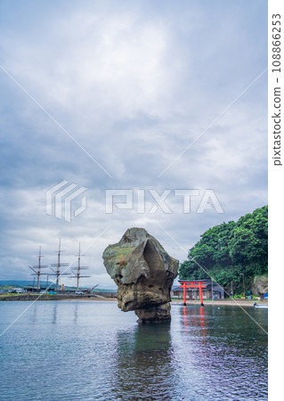 (北海道) 龜女島、江差町、瓶子岩、鳥居、海陽丸 (北海道) 龜女島、江差町、瓶子岩、鳥居、海陽丸 108866253