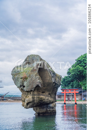(北海道) 龜女島、江差町、瓶子岩、鳥居 108866254