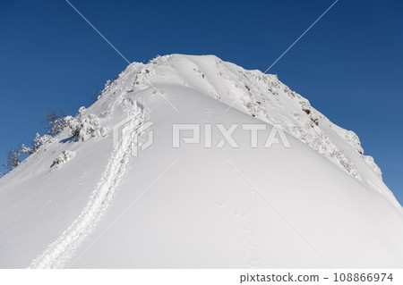 Kengamine summit and mountain trail in winter 108866974