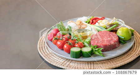 vegetable, beef, meat 108867679