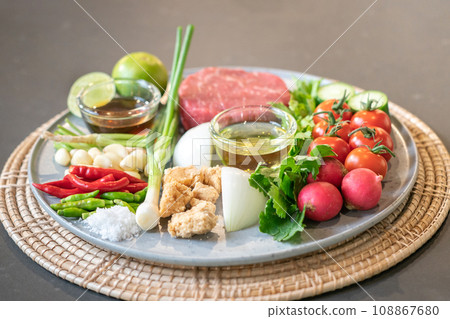 vegetable, beef, meat 108867680