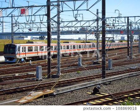 Toyo Rapid Railway 2000 series train parked at the Gyotoku Branch of Fukagawa Vehicle Inspection District 108869018