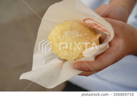 The piping hot yuba manju I ate during my trip to Nikko. 2023 Golden Week, family trip to Tochigi Prefecture. 108869738