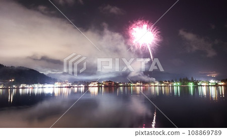 煙霧和煙火 108869789