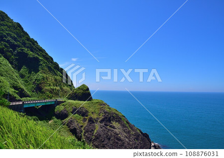 View of the Sea of Japan from Cape Kakuda (Niigata Prefecture) 108876031
