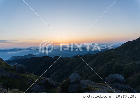 從屋久島永田山看到的日出 從屋久島永田山看到的日出 108876293