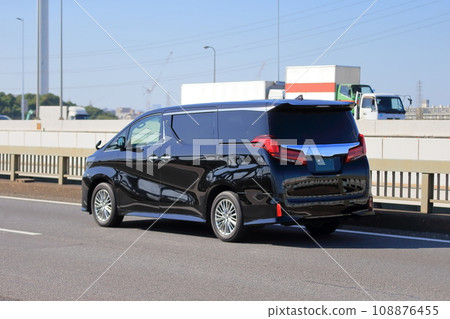 Minivan image 108876455