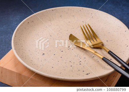 Round empty colored ceramic plate on concrete texture background 108880799